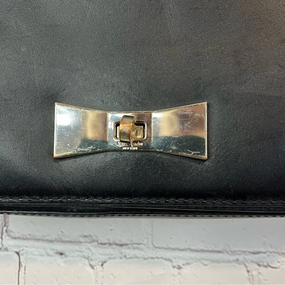 Kate spade shoulder bag, smooth leather. Black with gold colored hard wear